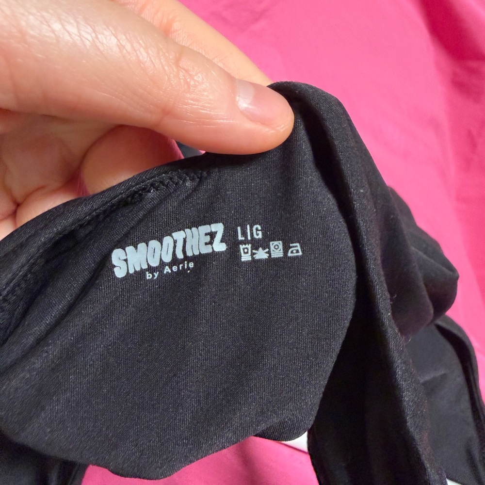 Aerie SMOOTHEZ Plunge Cami Black Large V Neck Cropped Tank - Picture 6 of 6